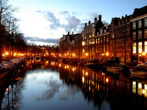 canal-amsterdam.jpg