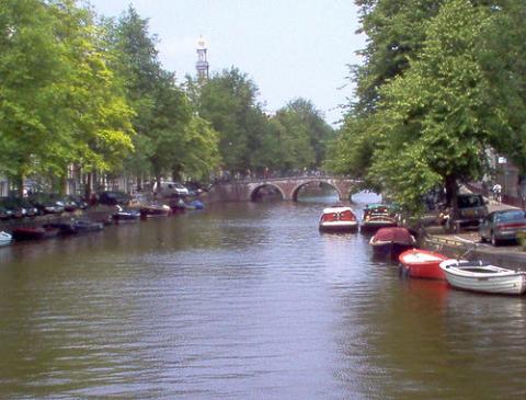amsterdam-canal.jpg