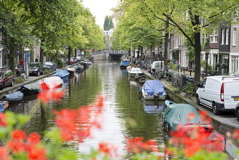 canal-amsterdam.jpg
